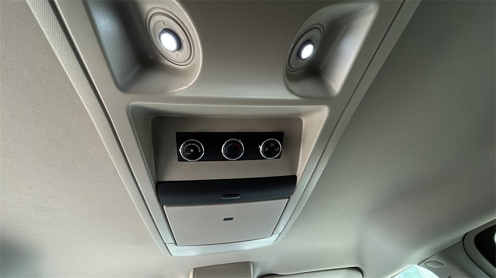 Used 2014 Chrysler Town & Country Touring image 30