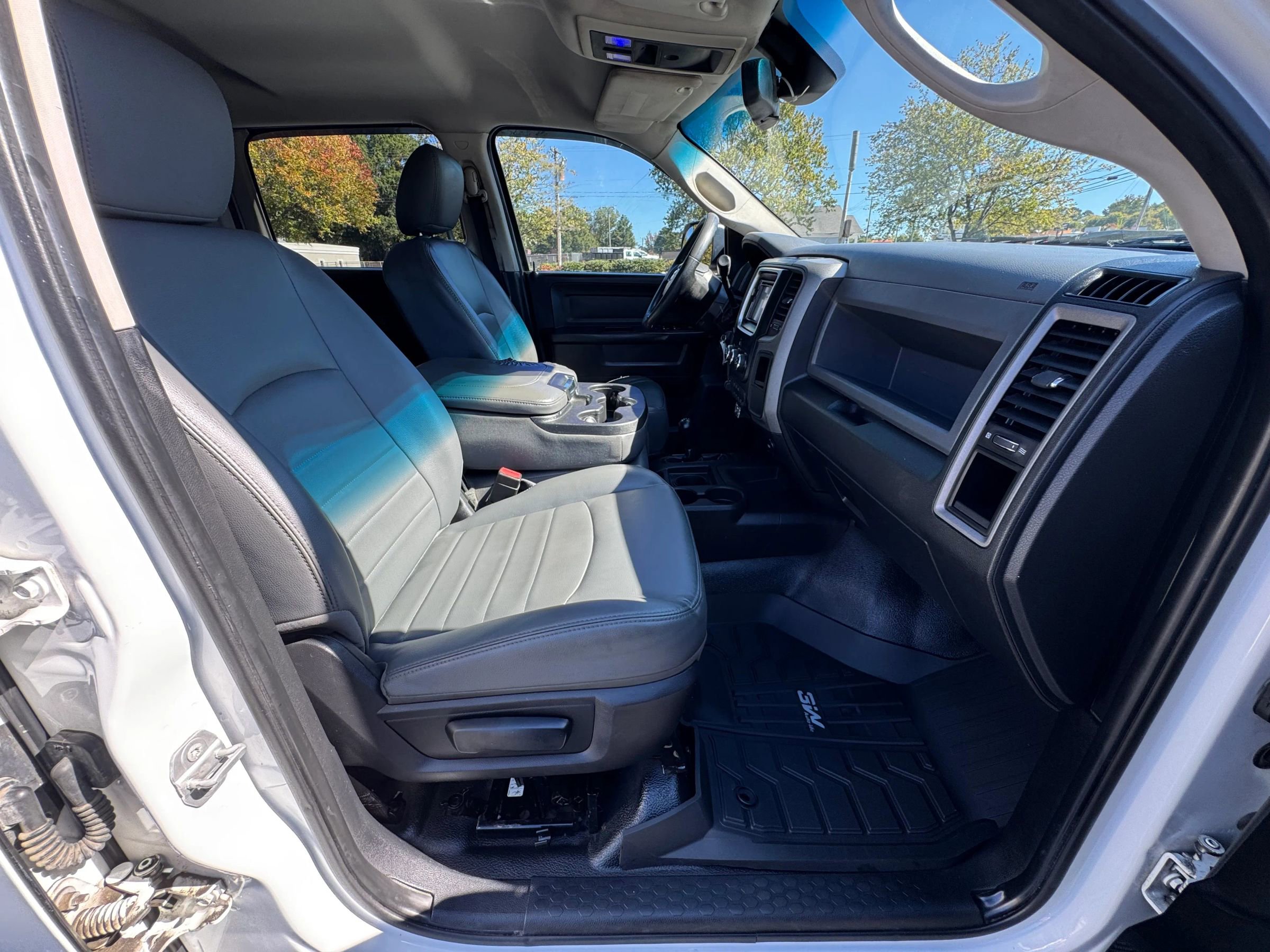 Used 2016 RAM 3500 Tradesman w/ Chrome Appearance Group image 22