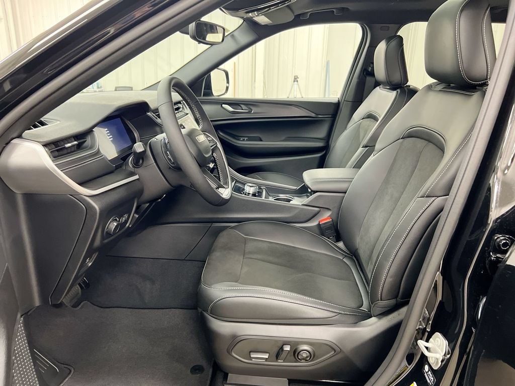 Used 2023 Jeep Grand Cherokee L Altitude AWD/4WD image 19