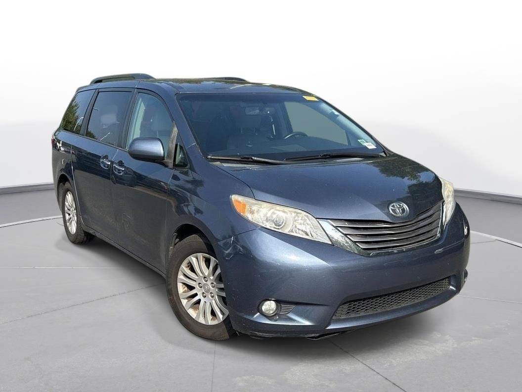 Used 2015 Toyota Sienna XLE Premium FWD image 4
