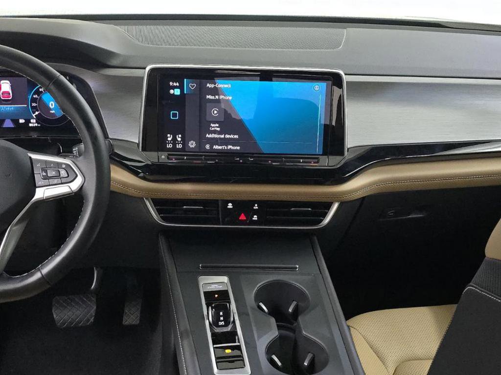 Used 2025 Volkswagen Atlas Cross Sport SE FWD image 7