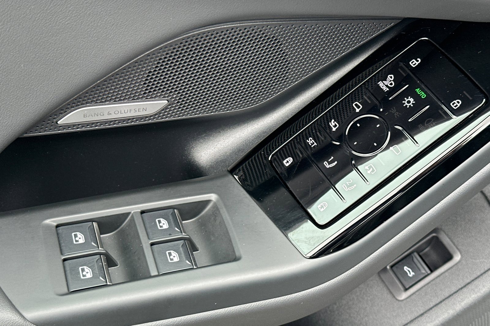 Used 2025 Audi A6 e-tron Premium Plus w/ Premium Plus image 11