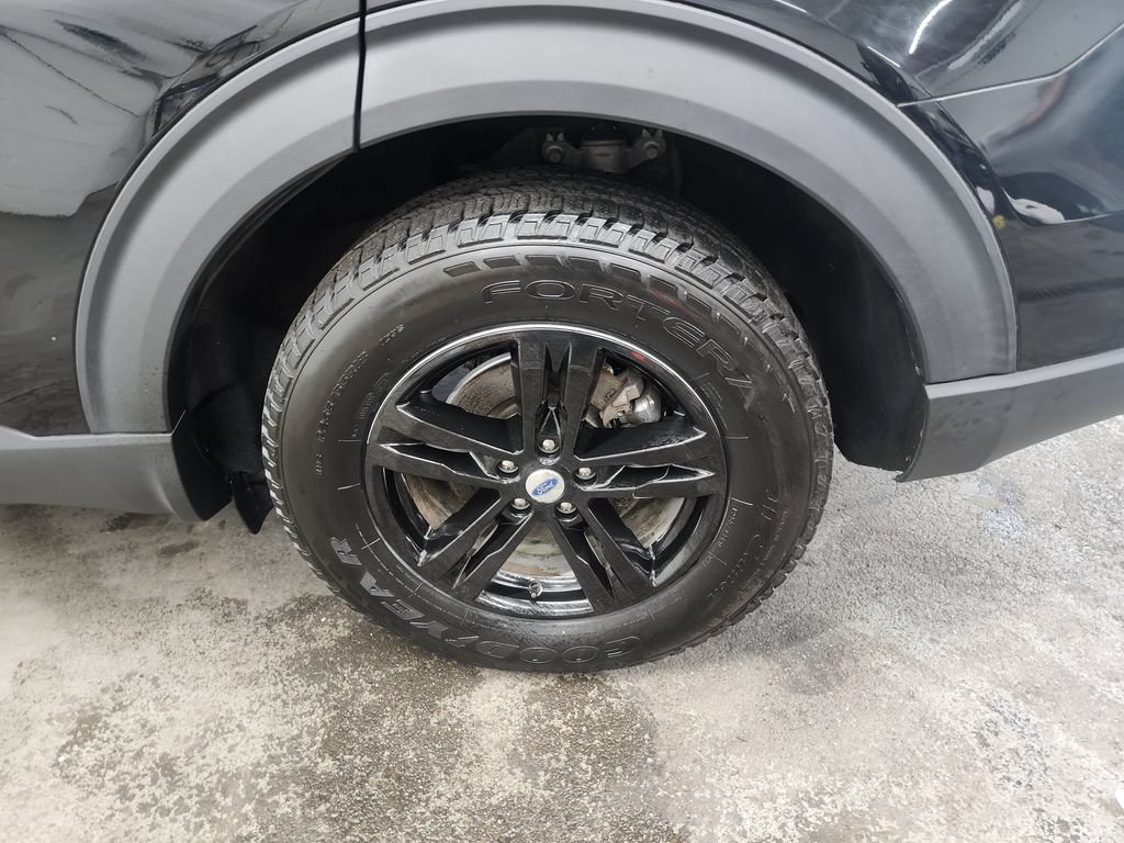 Used 2020 Ford Explorer XLT w/ Equipment Group 202A AWD/4WD image 38