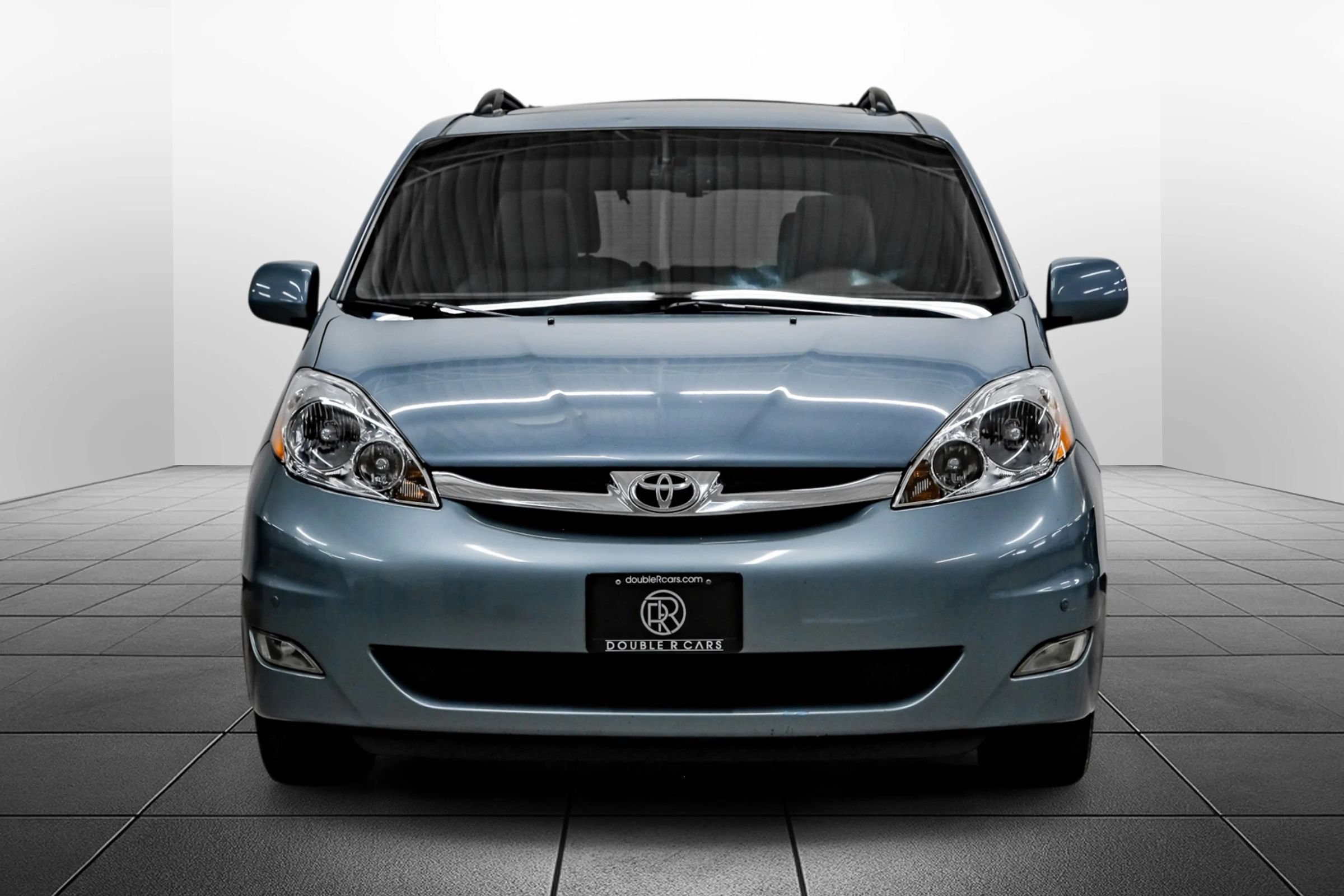 Used 2010 Toyota Sienna XLE Limited FWD image 6