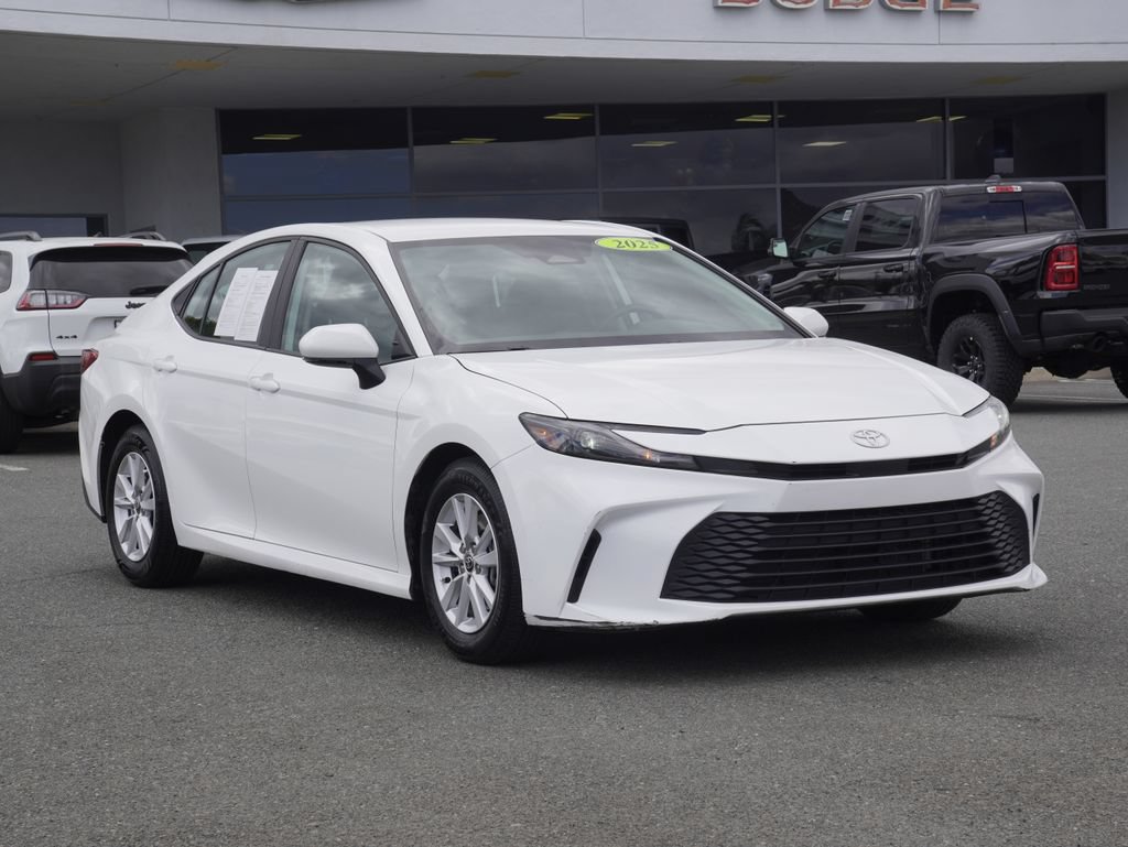 Used 2025 Toyota Camry LE FWD image 2