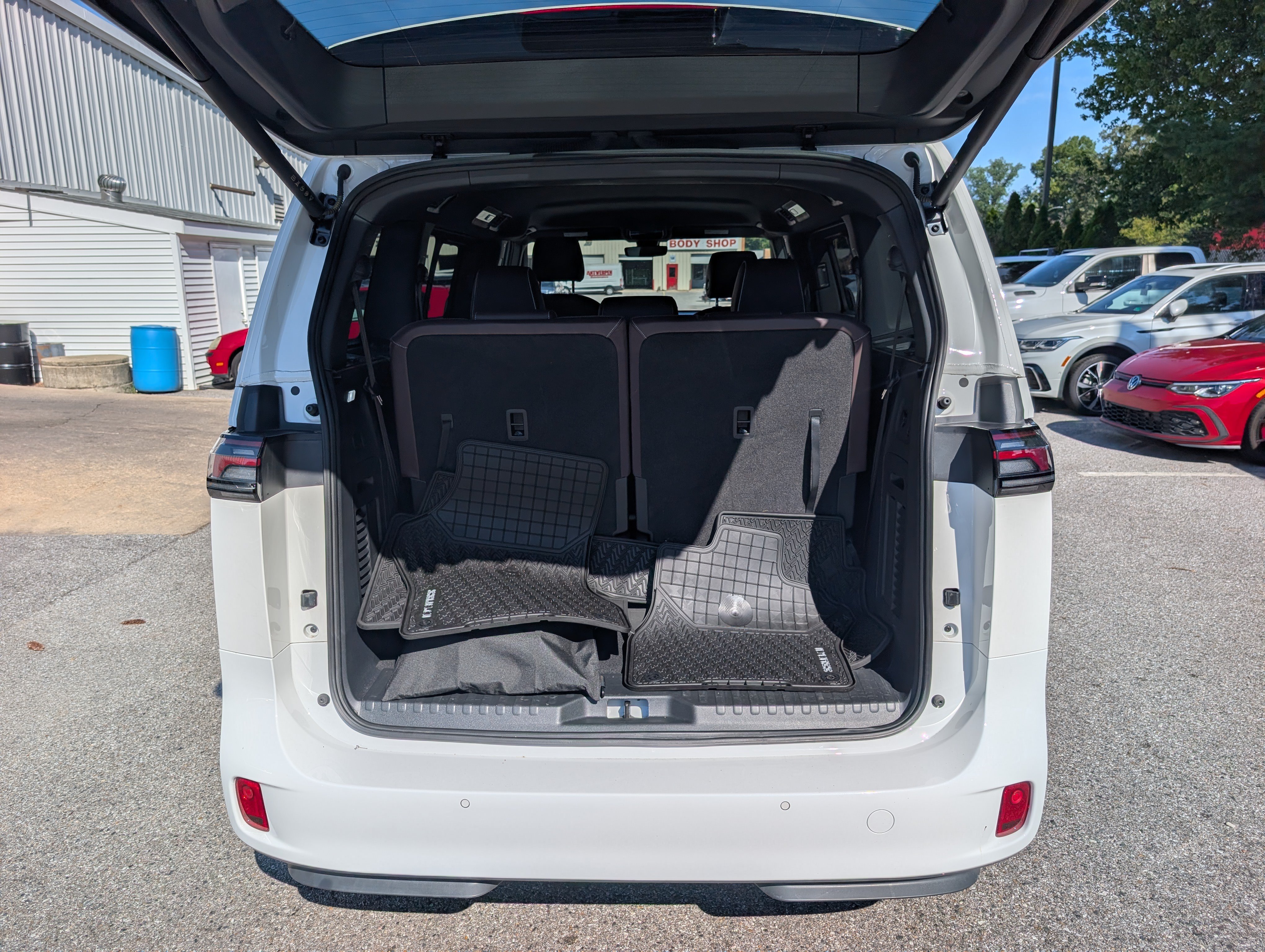 Used 2025 Volkswagen ID. Buzz Pro S Plus RWD image 13