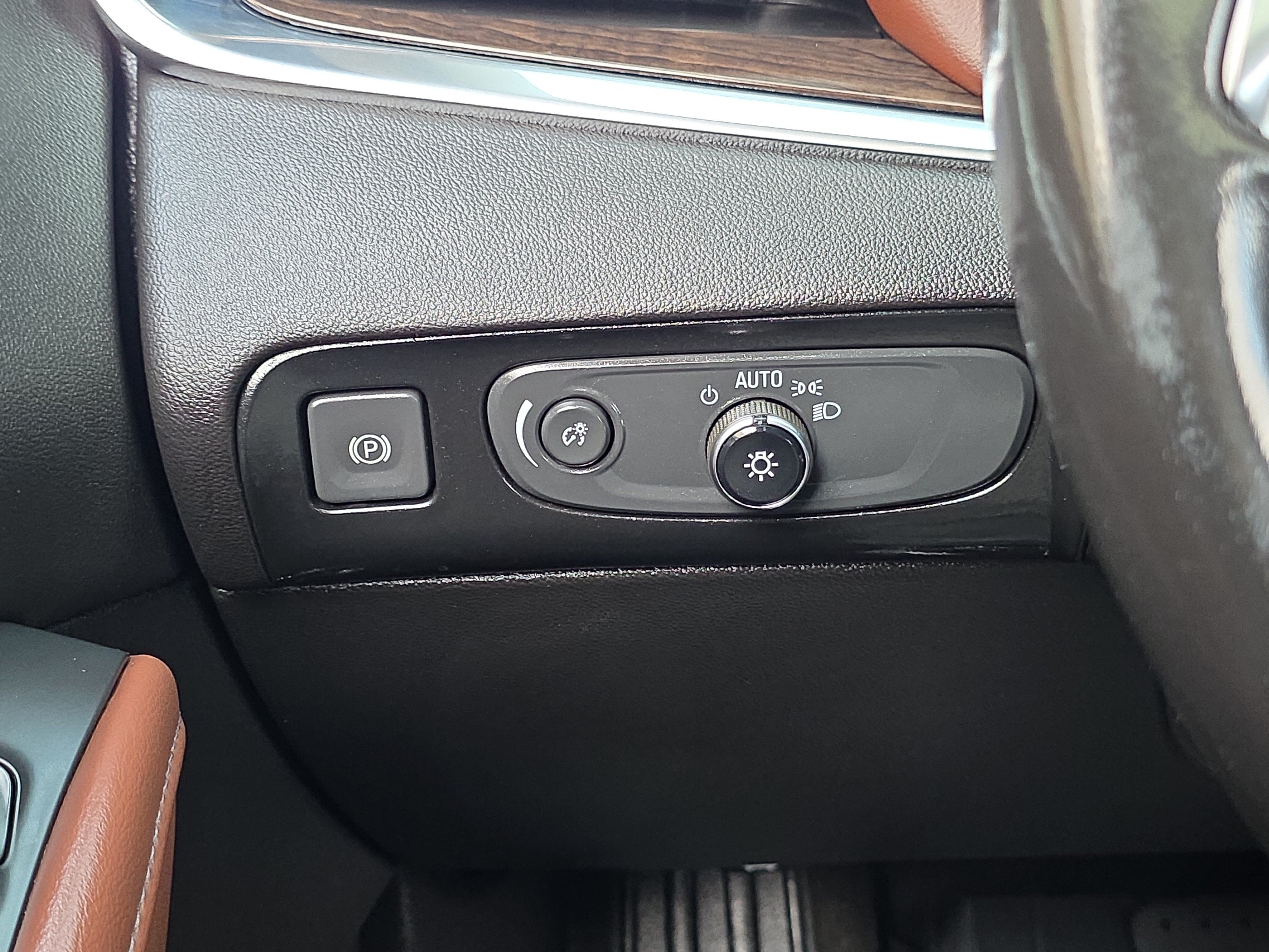 Used 2021 Buick Enclave Avenir w/ Avenir Technology Package FWD image 25