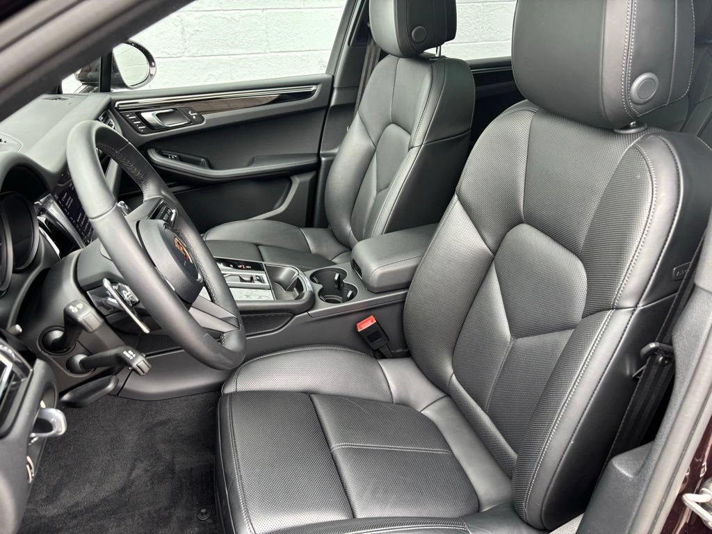 Certified 2026 Porsche Macan AWD/4WD image 5