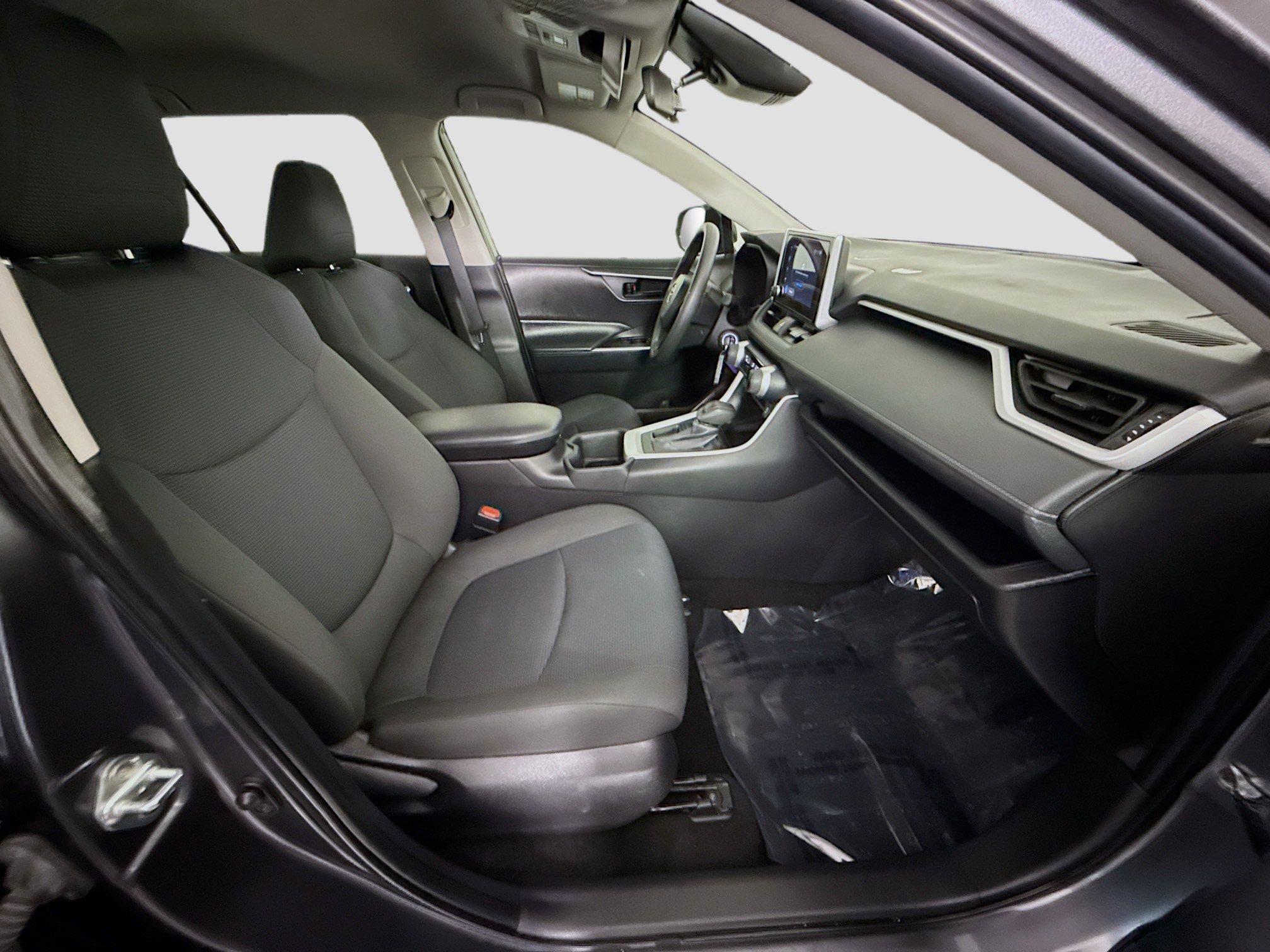 Used 2024 Toyota RAV4 LE image 28