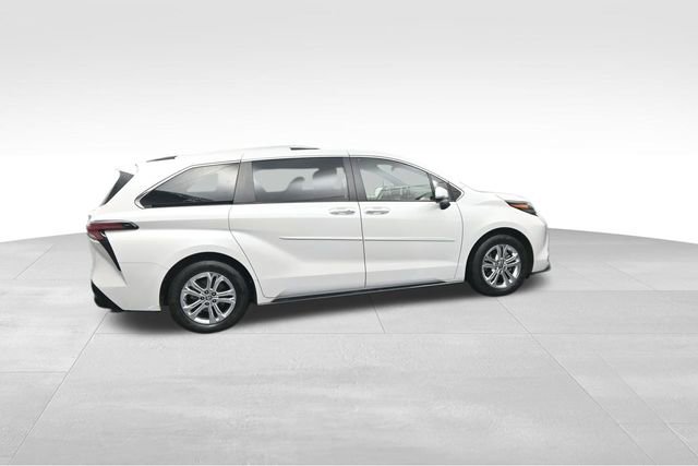 Used 2024 Toyota Sienna Platinum image 8