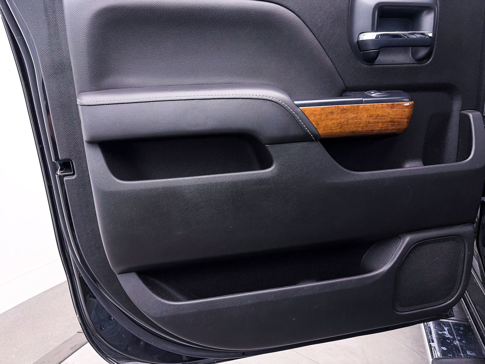 Used 2019 Chevrolet Silverado 2500 High Country w/ Duramax Plus Package image 33