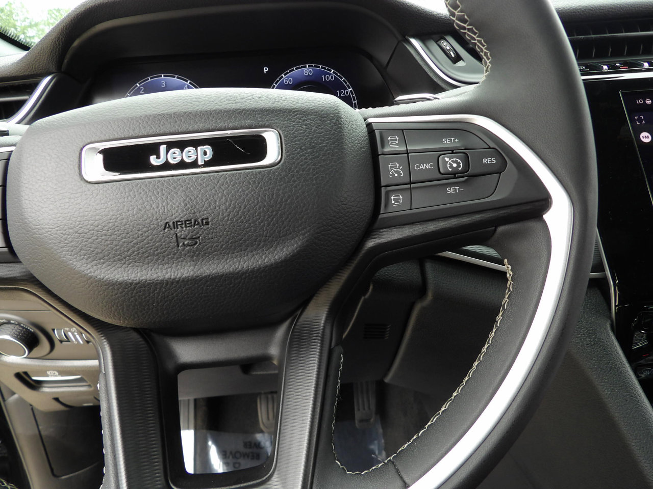 Used 2023 Jeep Grand Cherokee L Laredo image 25