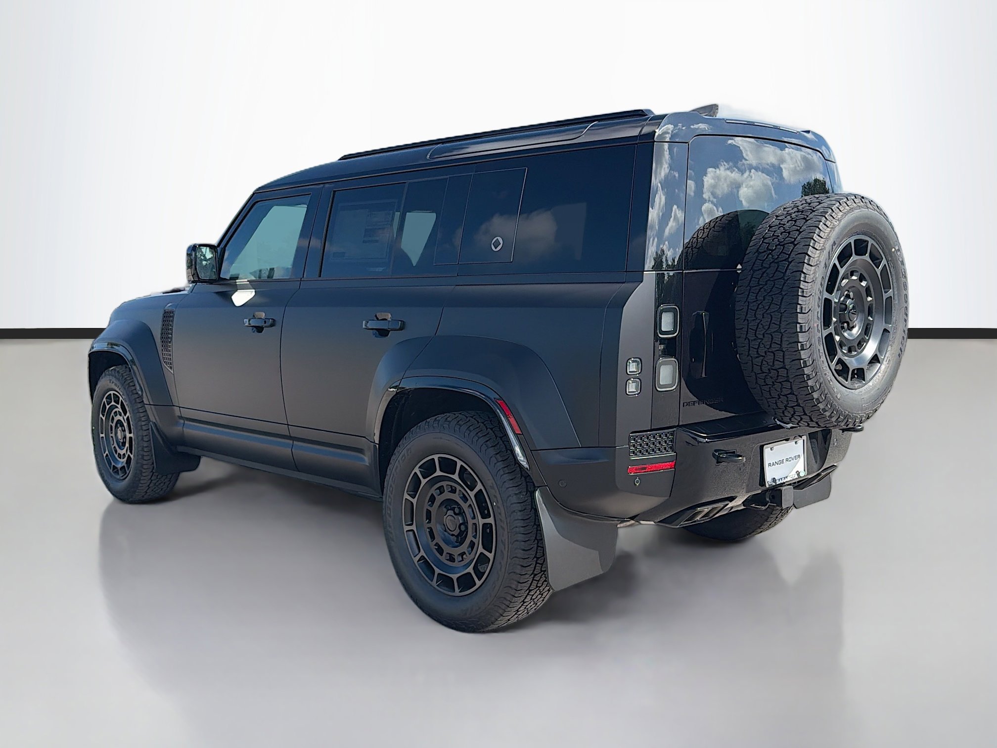 New 2026 Land Rover Defender 110 OCTA AWD/4WD image 3