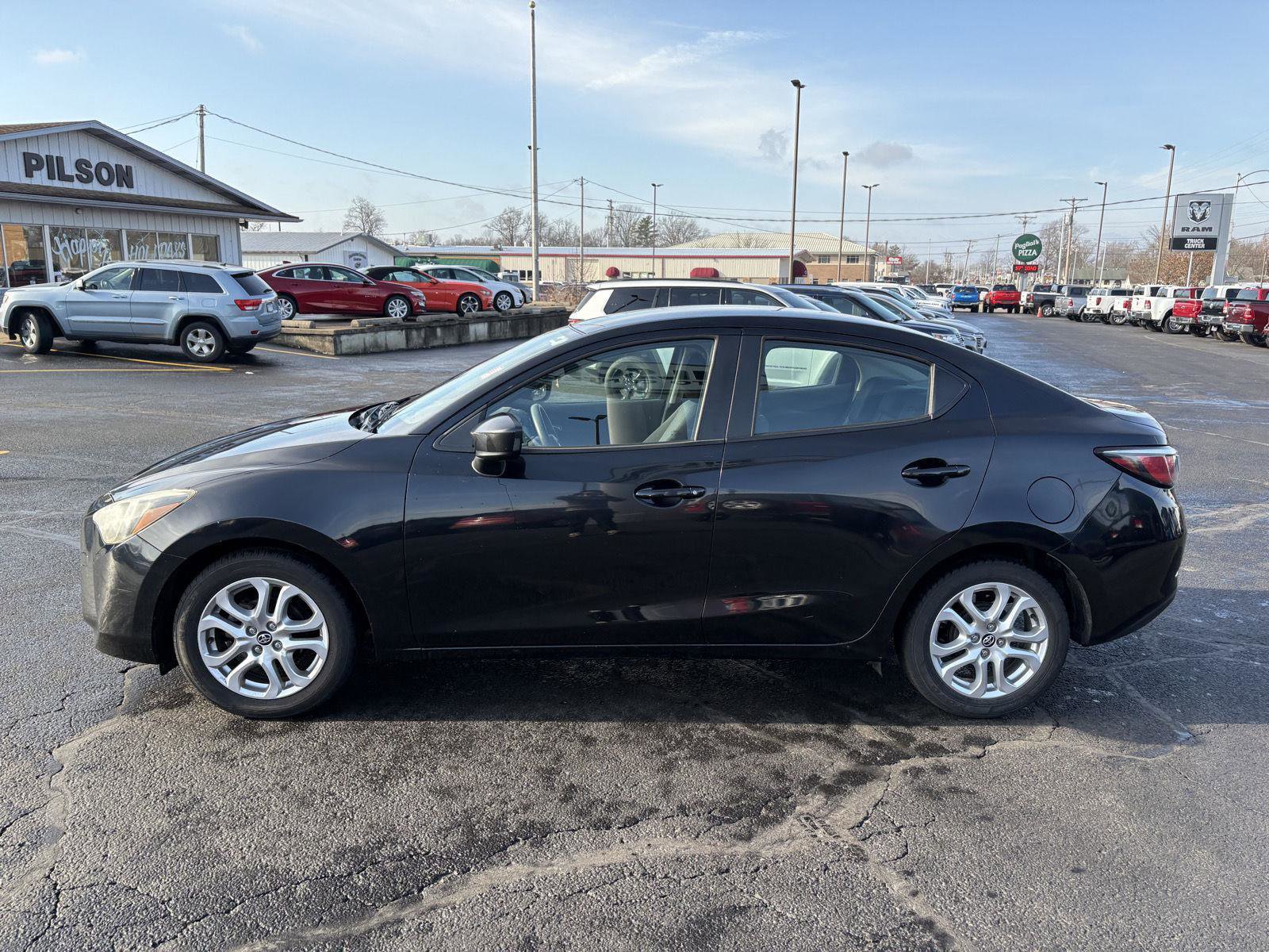 Used 2017 Toyota Yaris iA image 5