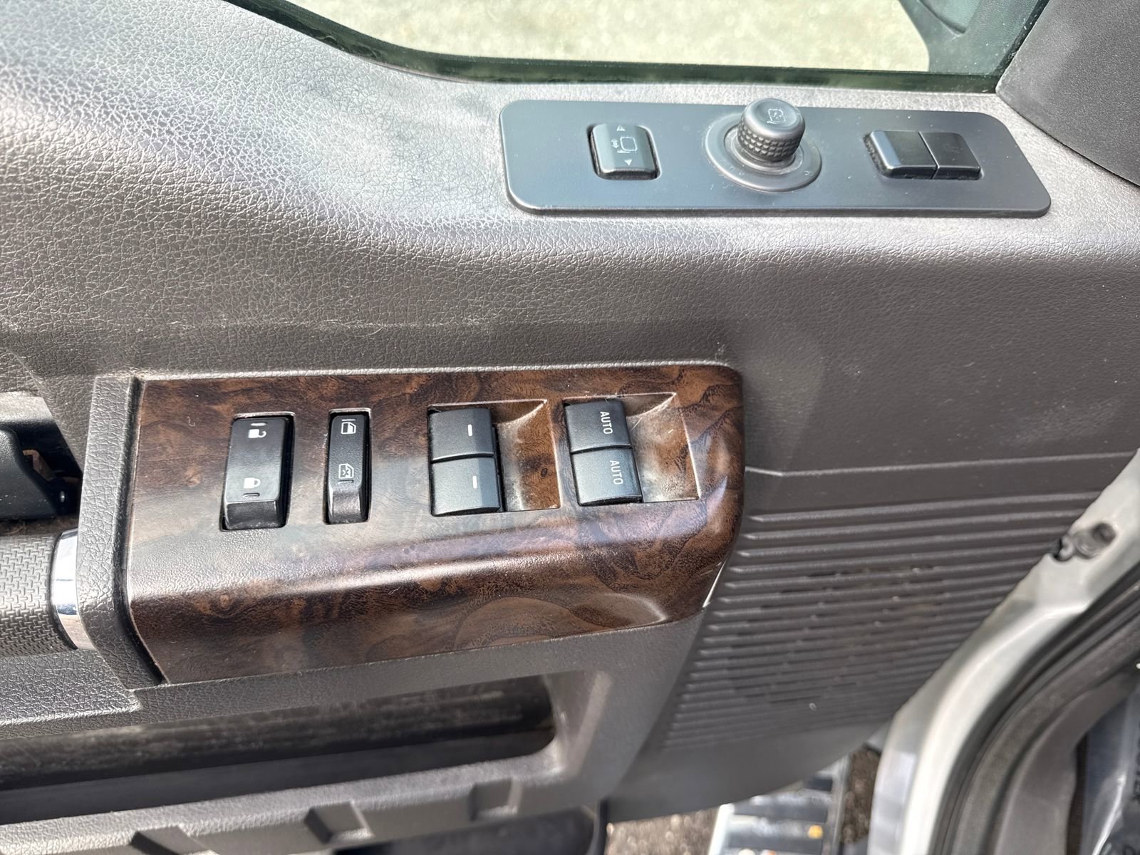 Used 2015 Ford F250 Platinum w/ FX4 Off-Road Package image 11