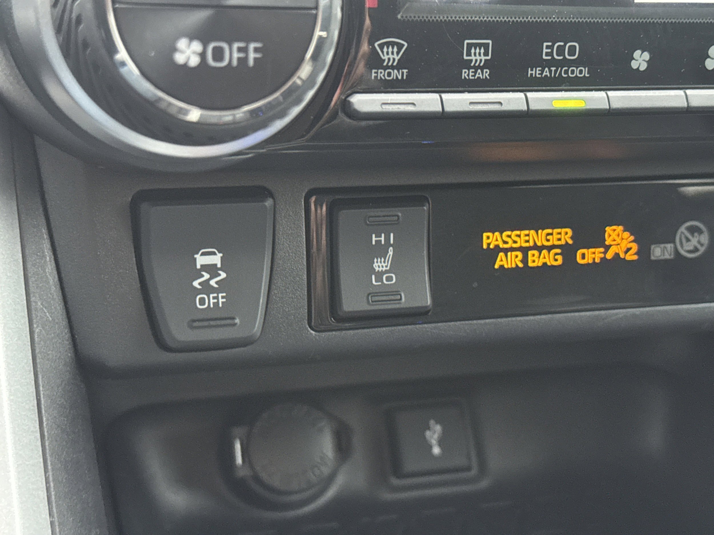 Used 2022 Toyota RAV4 XLE w/ XLE Grade Weather Package AWD/4WD image 20