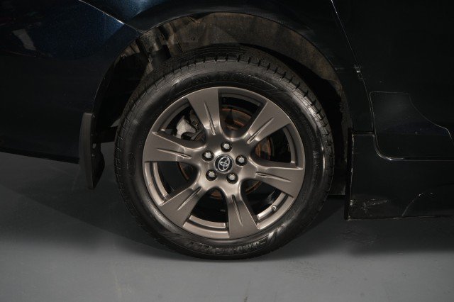 Used 2020 Toyota Sienna SE FWD image 28