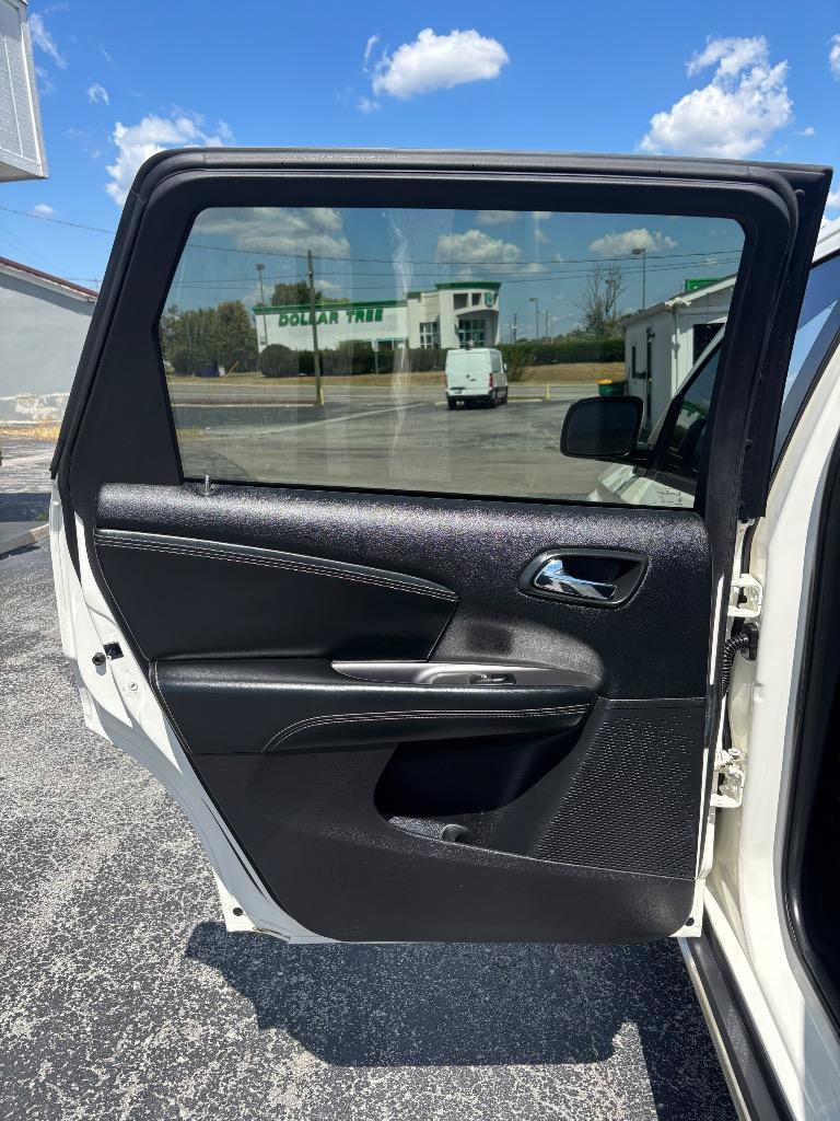 Used 2015 Dodge Journey Crossroad w/ Flexible Seating Group FWD image 23