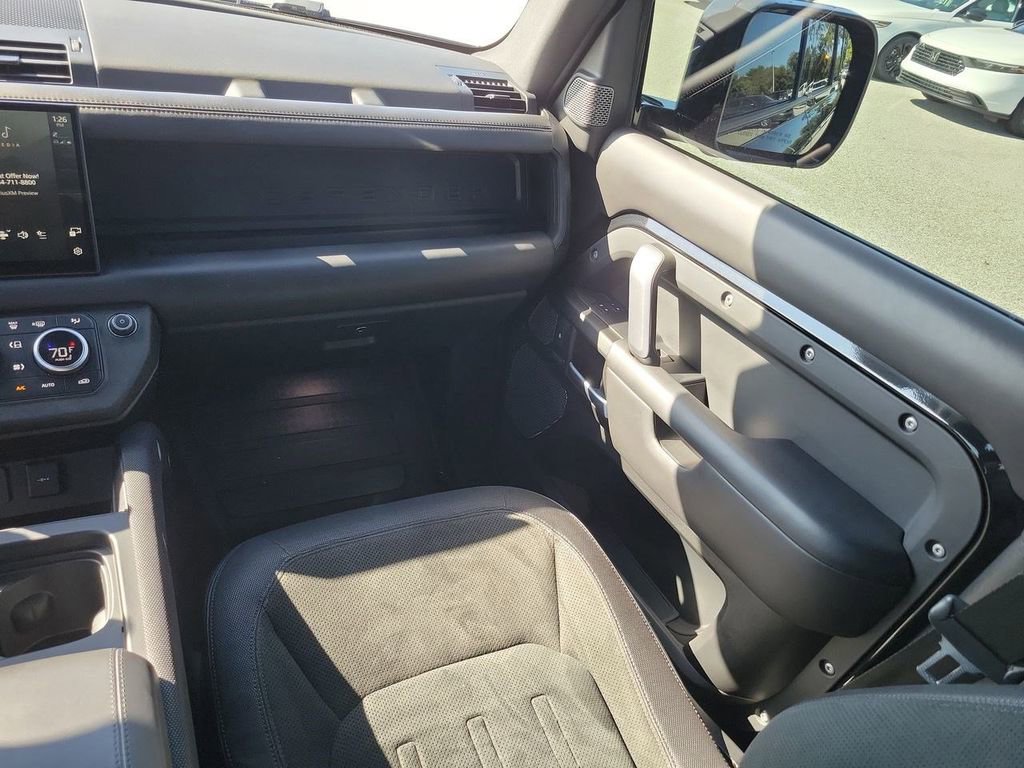 Used 2022 Land Rover Defender 110 V8 image 23