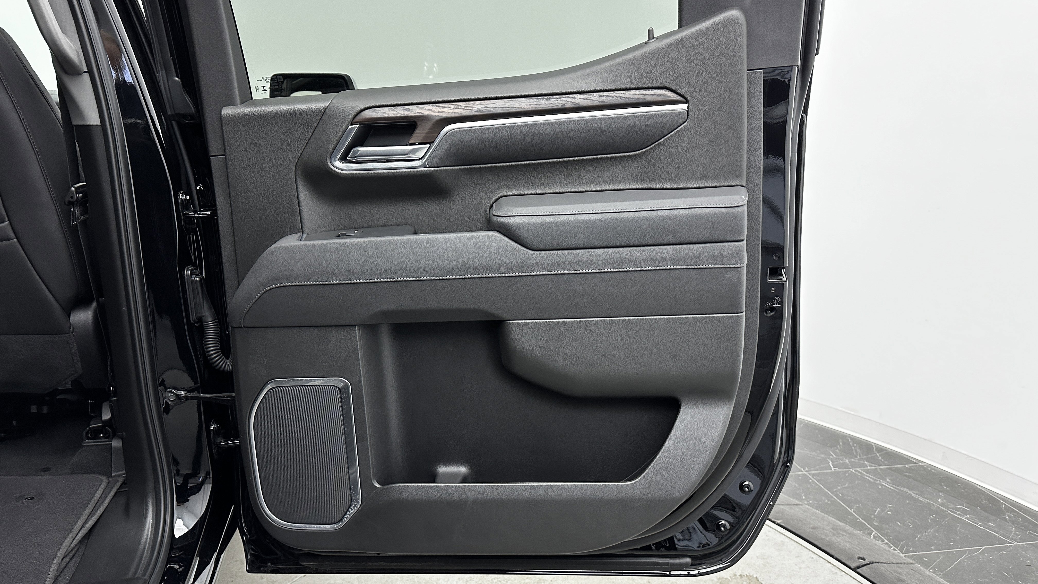 Used 2026 GMC Sierra 1500 SLT image 33