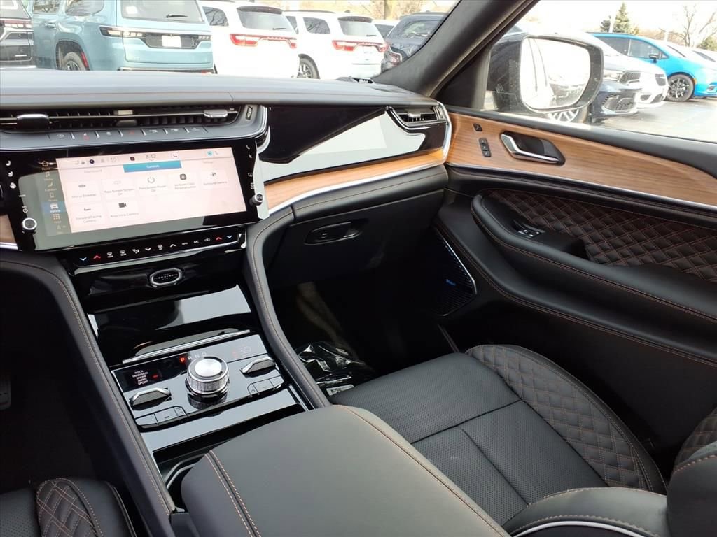 New 2026 Jeep Grand Cherokee Summit image 15