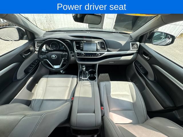 Used 2019 Toyota Highlander XLE AWD/4WD image 26