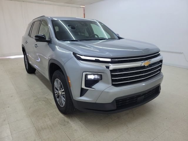 Used 2026 Chevrolet Traverse LT w/ Driver Confidence Package FWD image 3