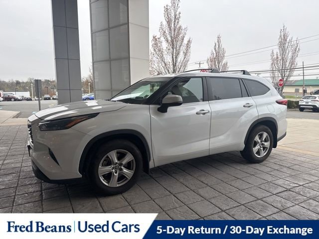 Used 2023 Toyota Highlander LE image 19