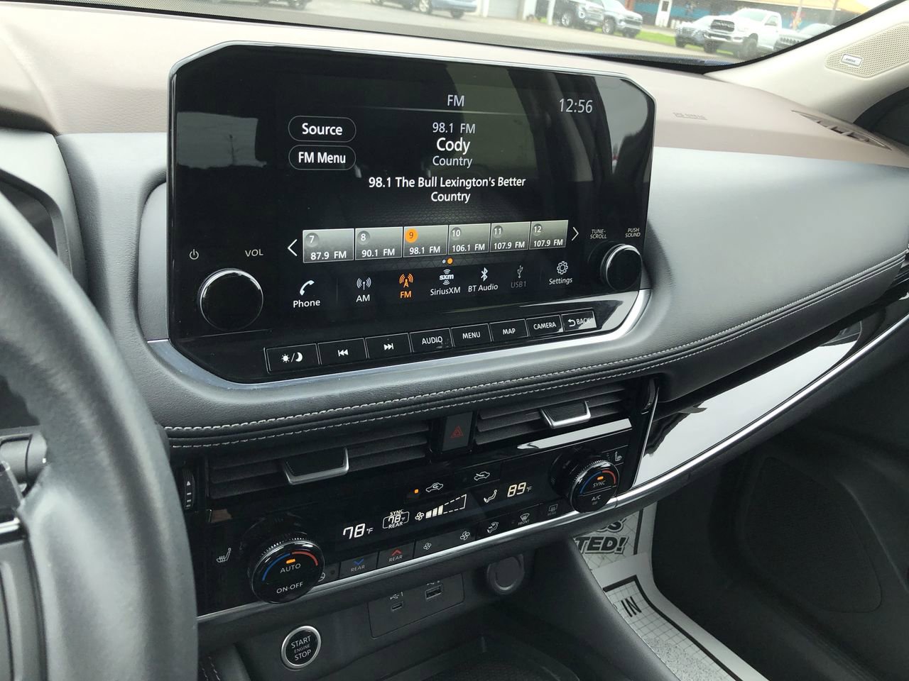 Used 2023 Nissan Rogue SL w/ SL Premium Package image 28