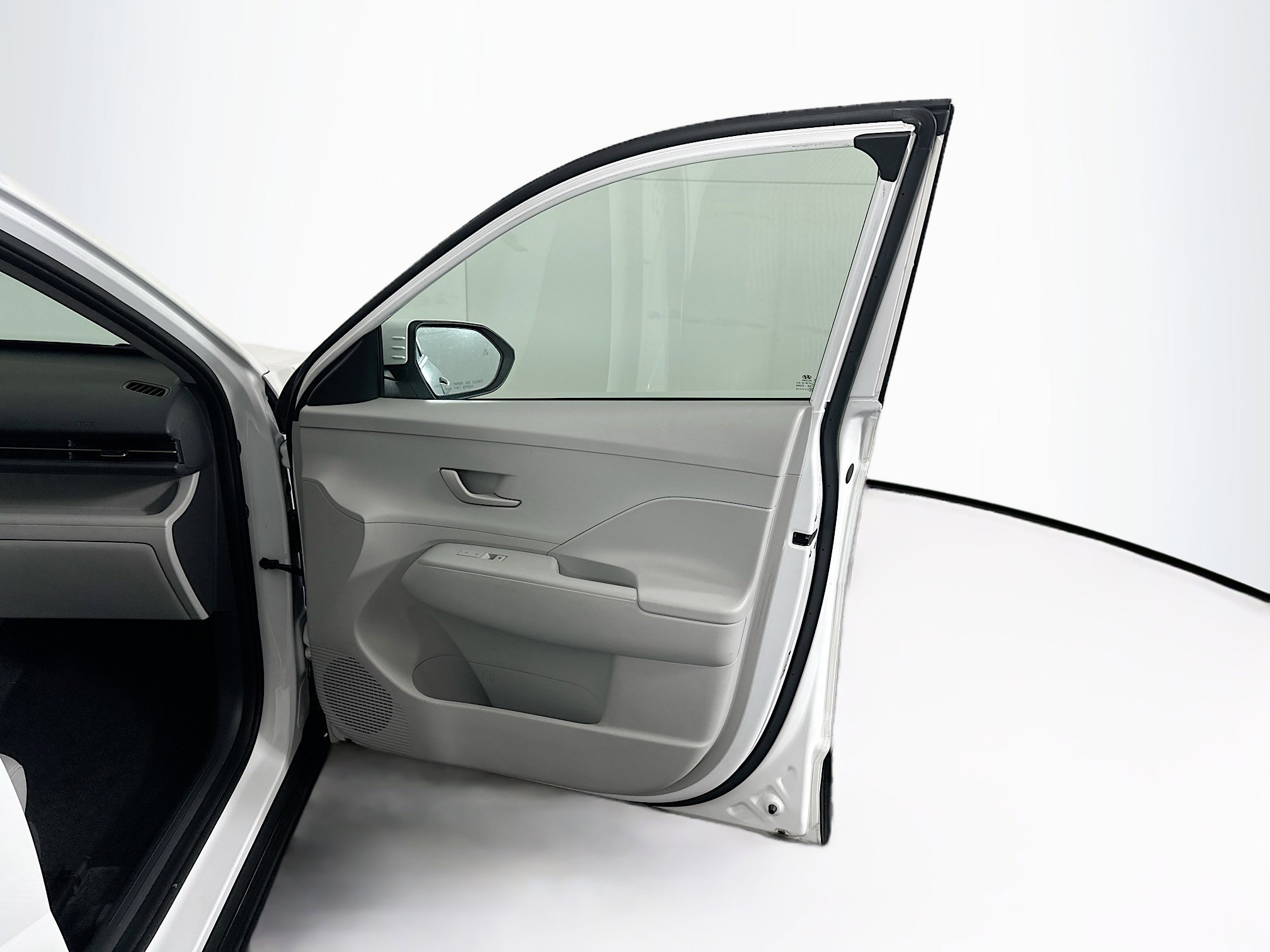 Used 2025 Hyundai Kona SEL FWD image 32