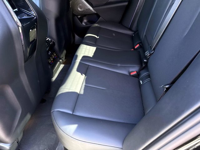 Certified 2025 BMW M5 w/ Executive Package image 12