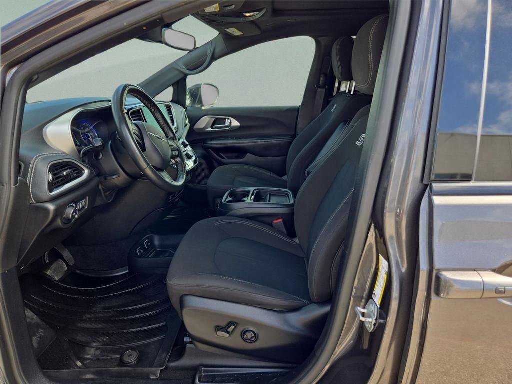 Used 2021 Chrysler Pacifica Touring w/ Uconnect Theater Family Group image 22