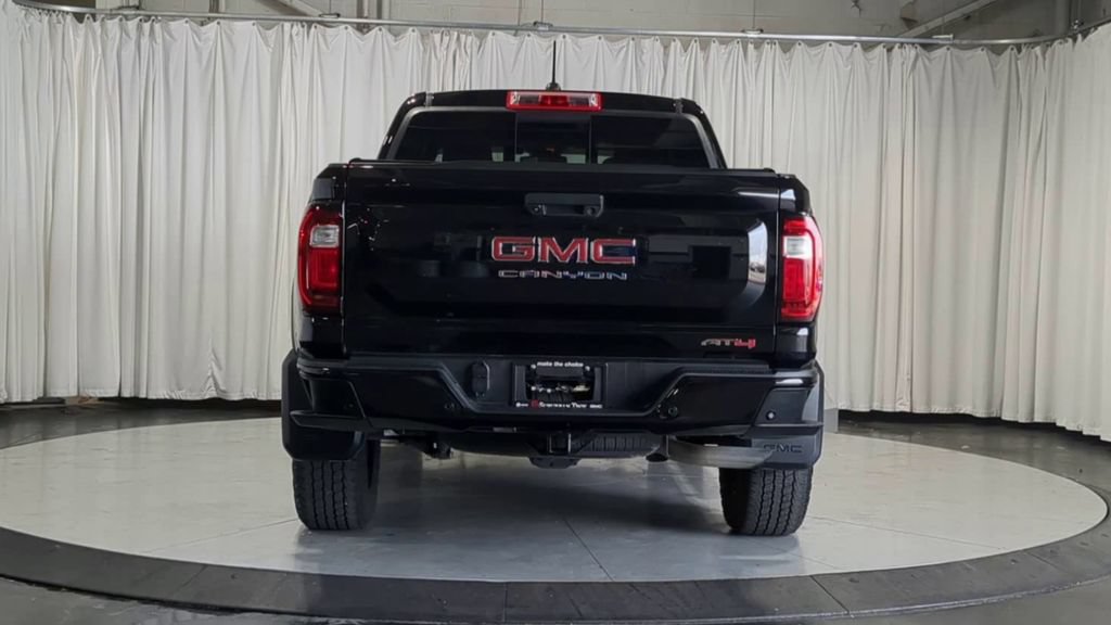 Used 2023 GMC Canyon AT4 w/ AT4 Premium Package AWD/4WD image 9