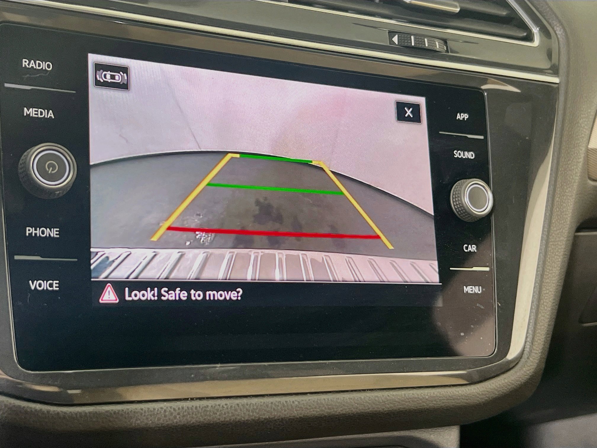 Used 2022 Volkswagen Tiguan SE AWD/4WD image 13