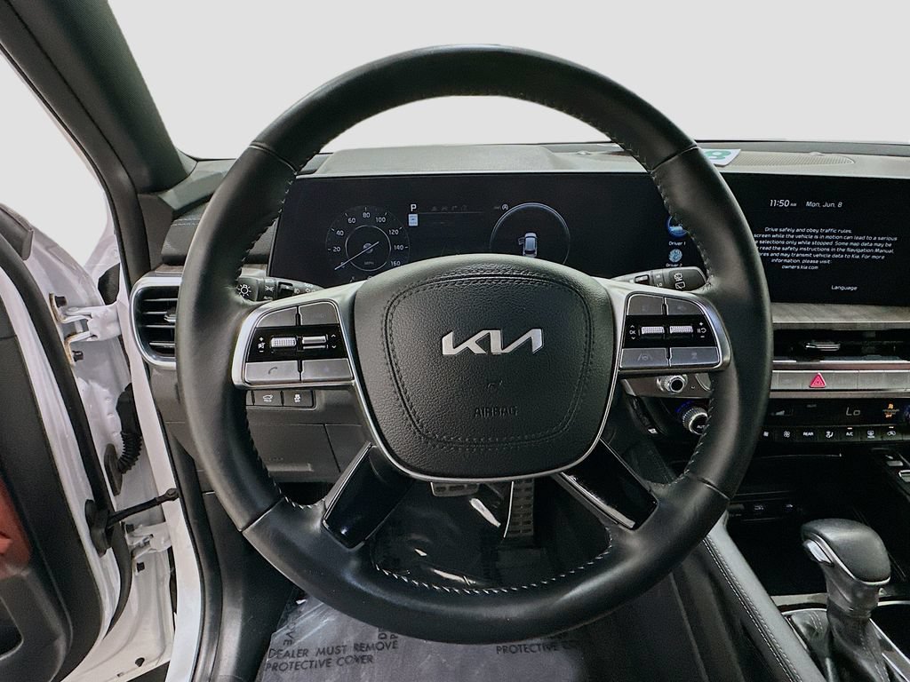 Used 2024 Kia Telluride SX w/ Towing Package FWD image 11