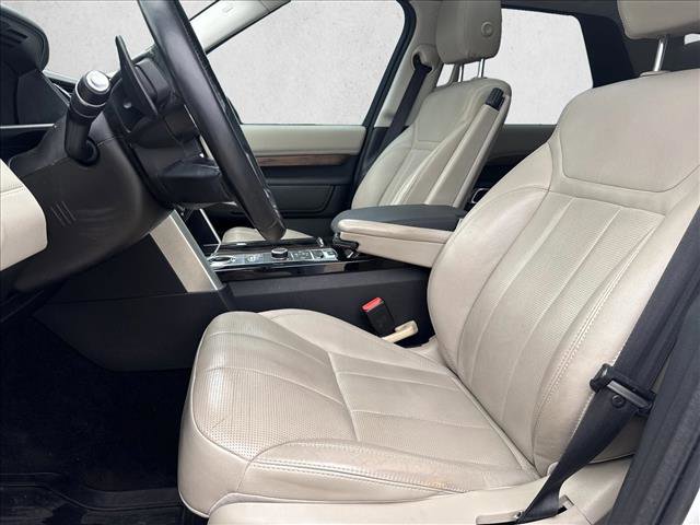 Used 2019 Land Rover Discovery HSE image 14