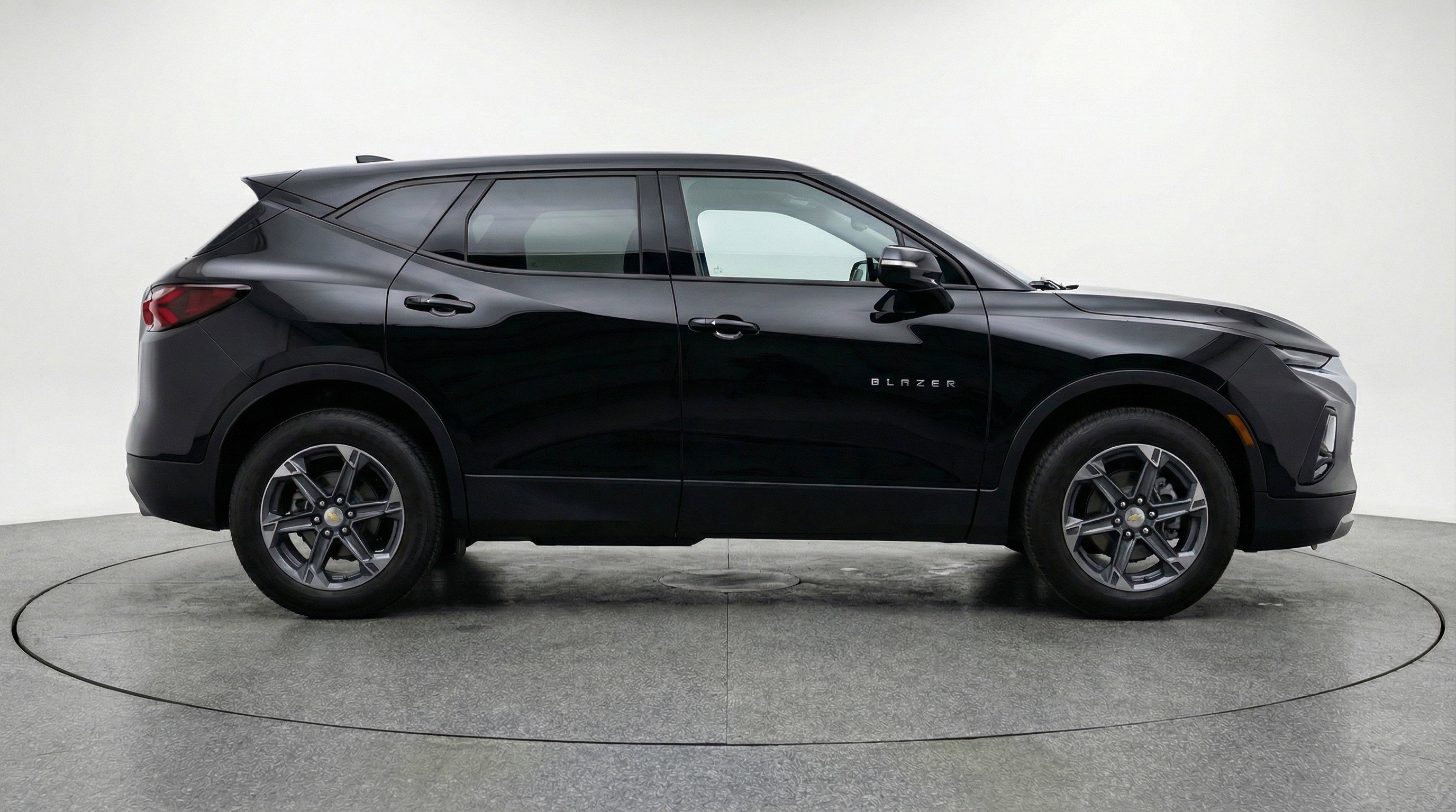 Used 2025 Chevrolet Blazer LT FWD image 11