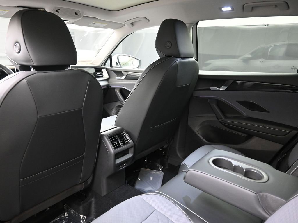 New 2026 Volkswagen Tiguan SE image 19