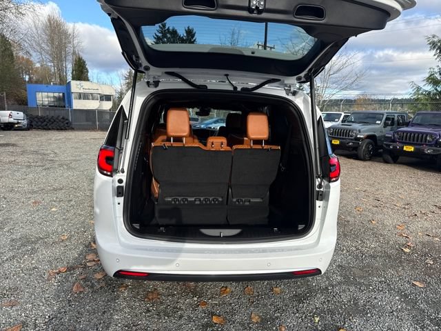 New 2026 Chrysler Pacifica Pinnacle AWD/4WD image 13