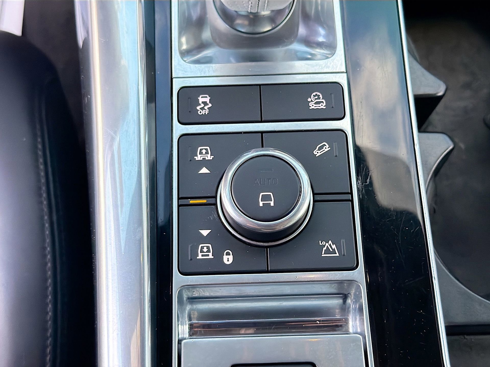 Used 2020 Land Rover Range Rover Sport SVR image 30