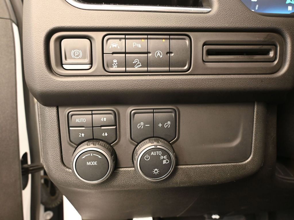 Used 2023 Chevrolet Suburban Premier image 35