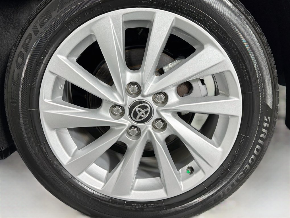Used 2024 Toyota Camry LE FWD image 31