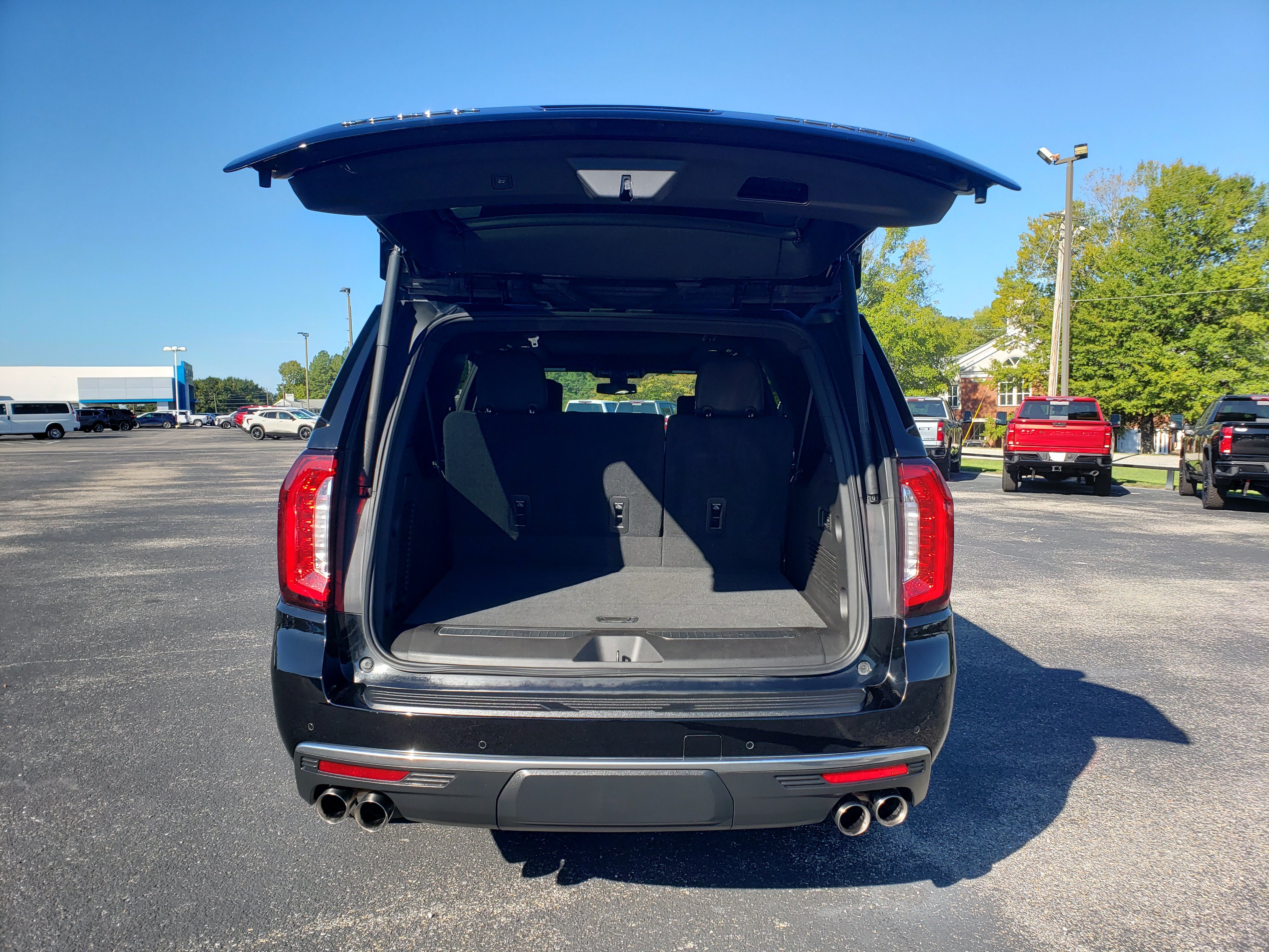 Used 2021 GMC Yukon XL Denali AWD/4WD image 9
