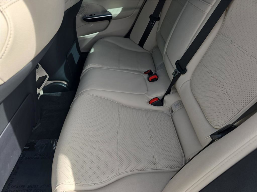 Used 2024 Mercedes-Benz C 300 Sedan image 12