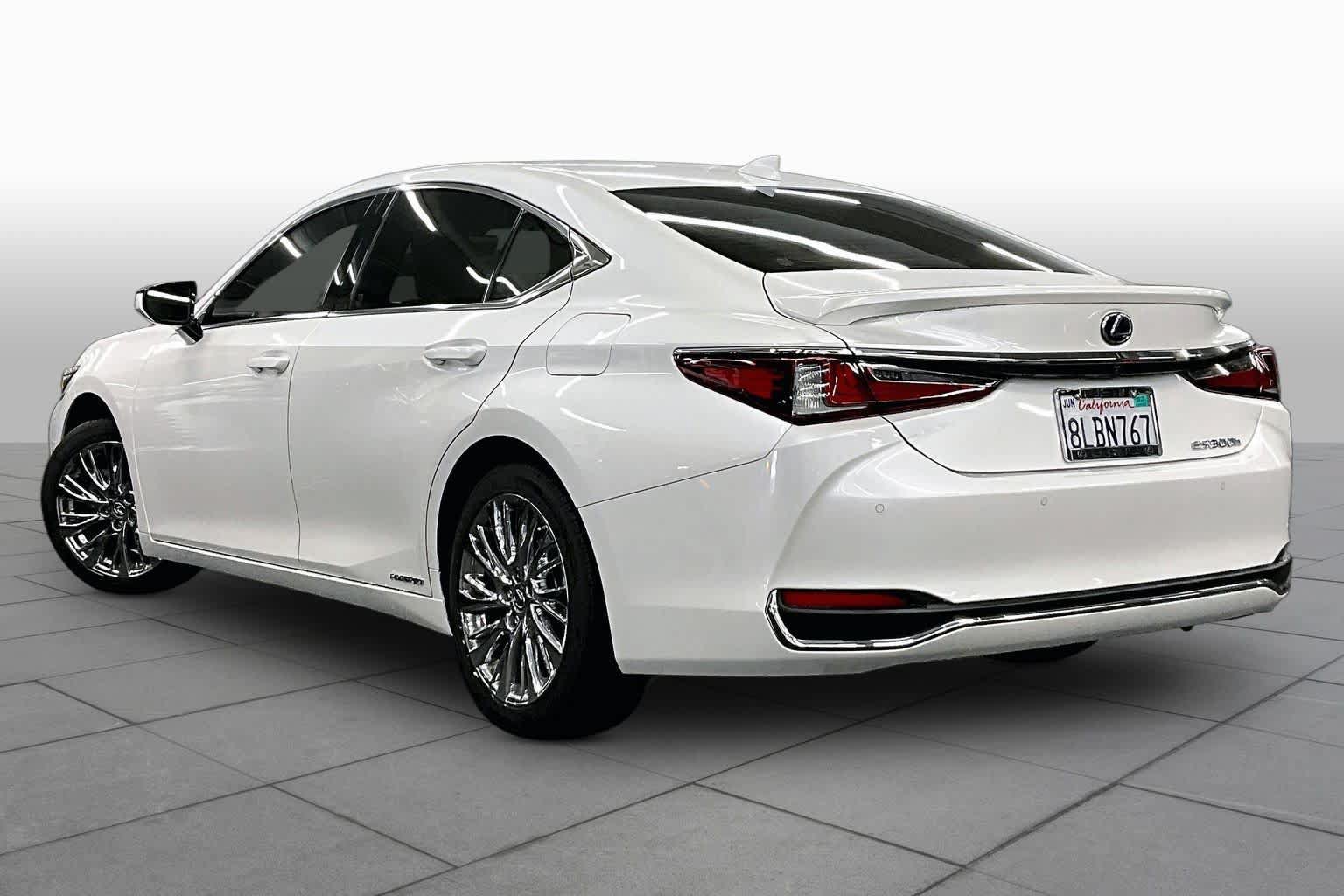Used 2019 Lexus ES 300h w/ Premium Package FWD image 11