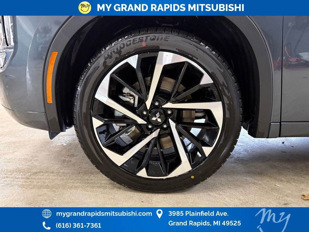 New 2025 Mitsubishi Outlander SEL image 7