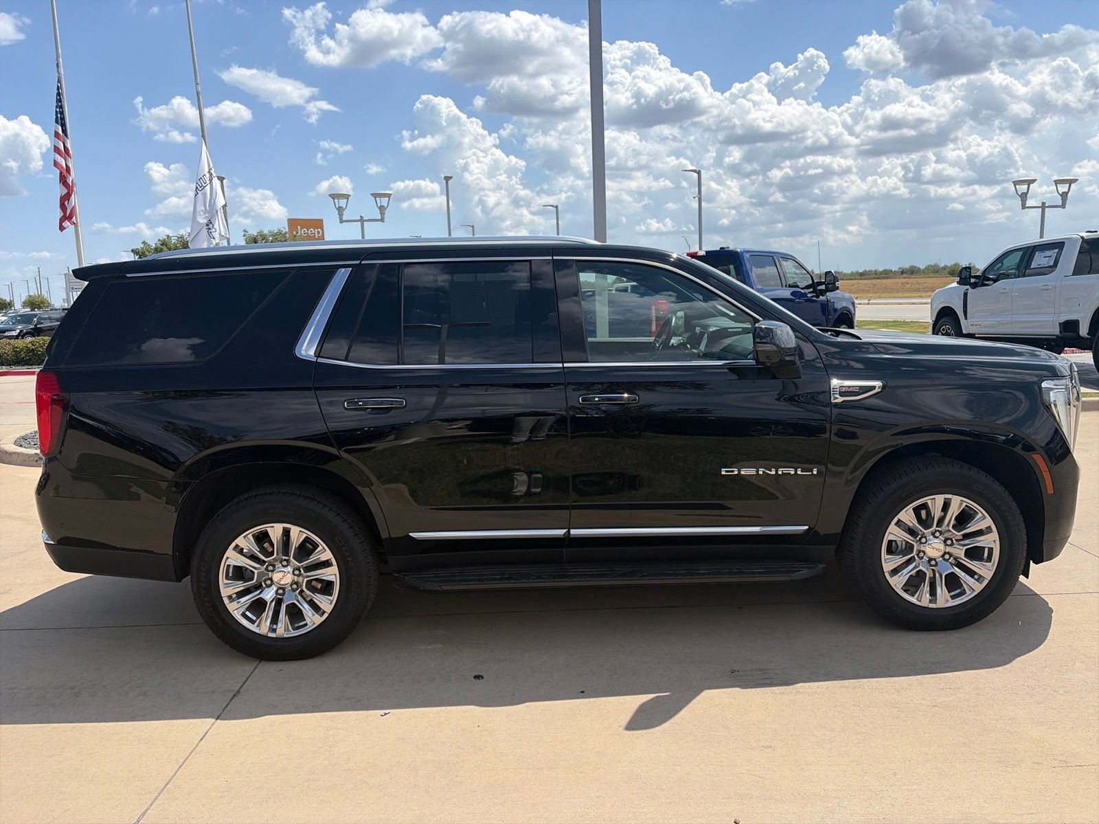 Used 2025 GMC Yukon Denali AWD/4WD image 8