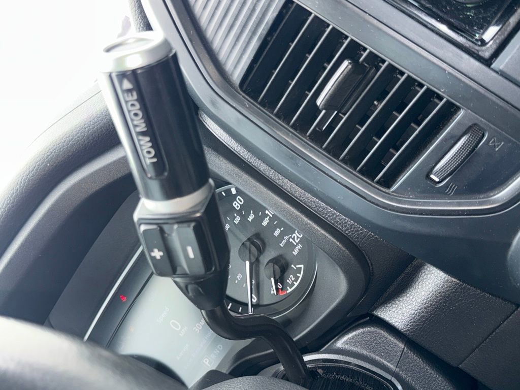 Used 2023 Nissan Titan SV w/ SV Convenience Package image 38