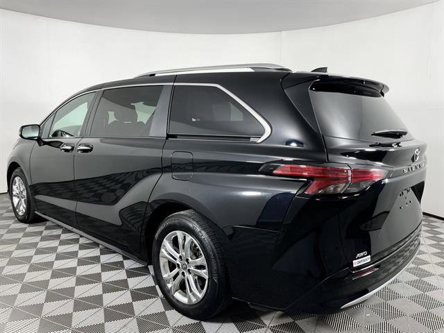 Certified 2023 Toyota Sienna Platinum image 6