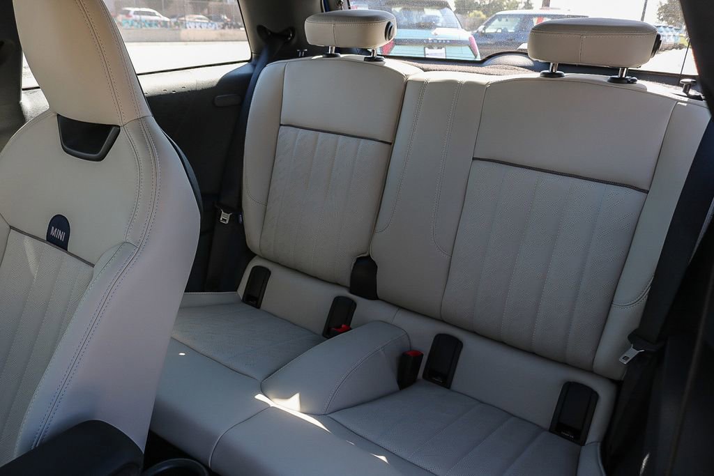 Used 2025 MINI Cooper 2-Door Hardtop FWD image 16
